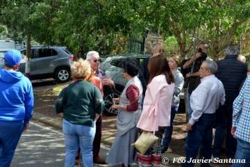 Emotivo acto de descubrimiento de la placa del pasaje que recuerda al periodista Adolfo Santana en Cernícalos (Foto TA)